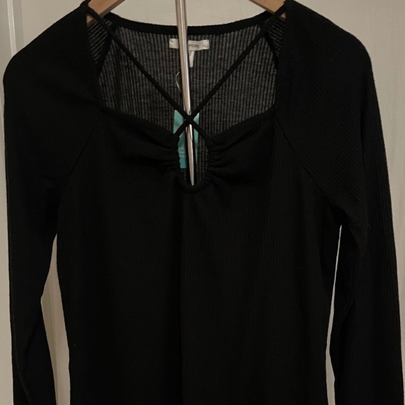 🖤 Maurices Black Long-Sleeve Criss-Cross Top! Brand New with Tags! L🖤 - Picture 3 of 4